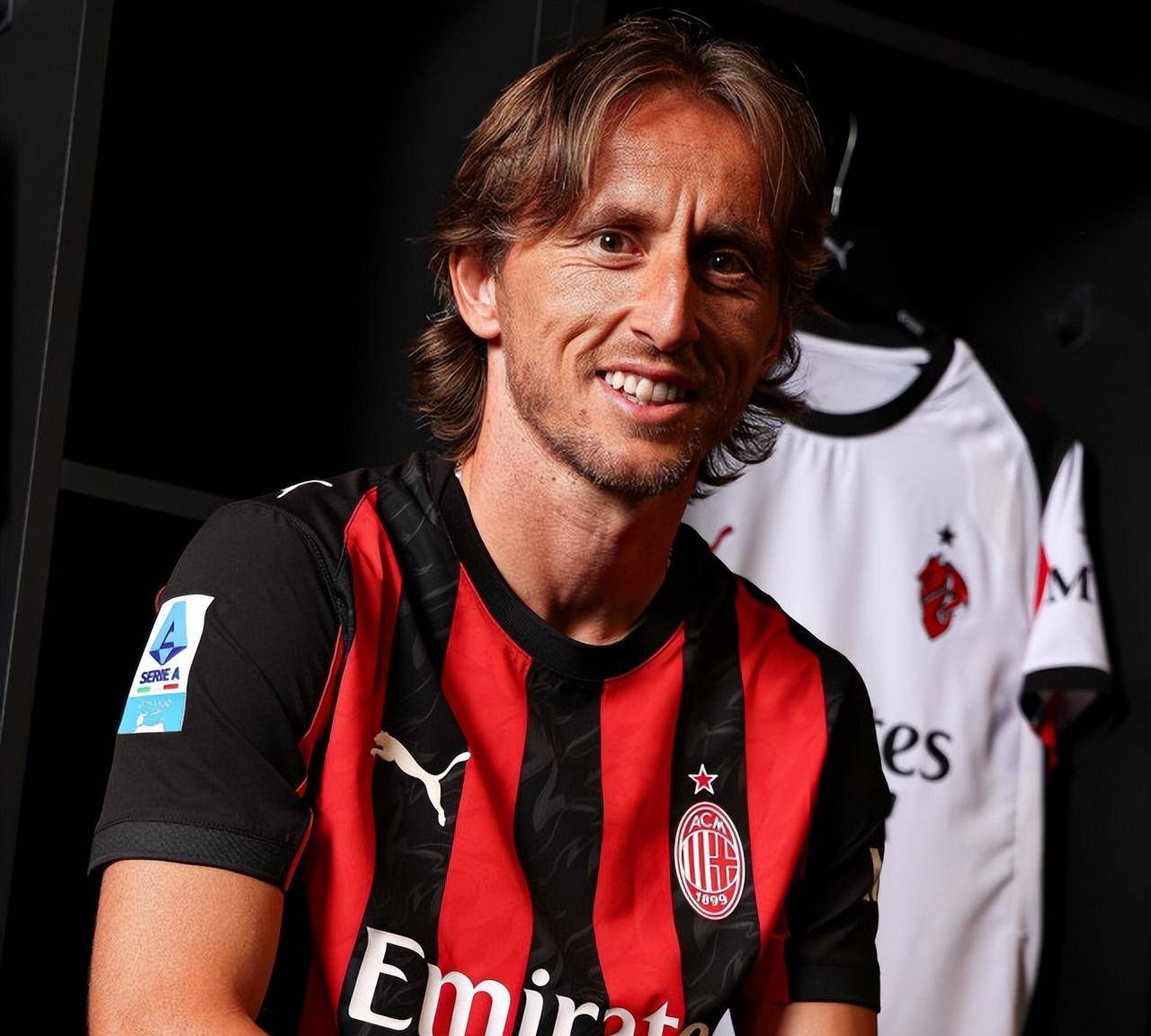 尤文官方：道格拉斯-路易斯左大腿股二头肌轻度损伤